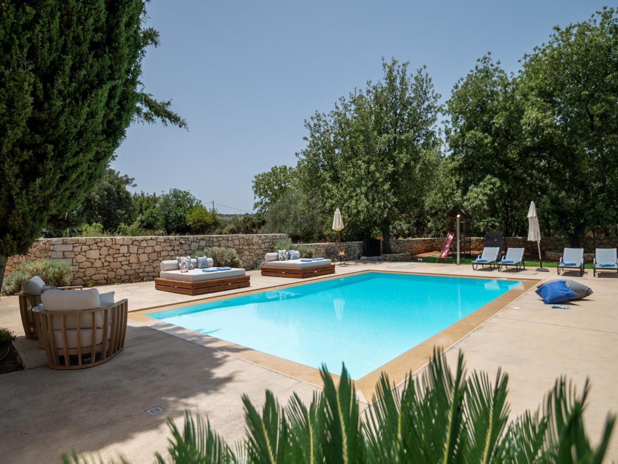 Villa Ellie - Heated Pool, Playground, Garden & Bbq! Vederoi Exterior foto