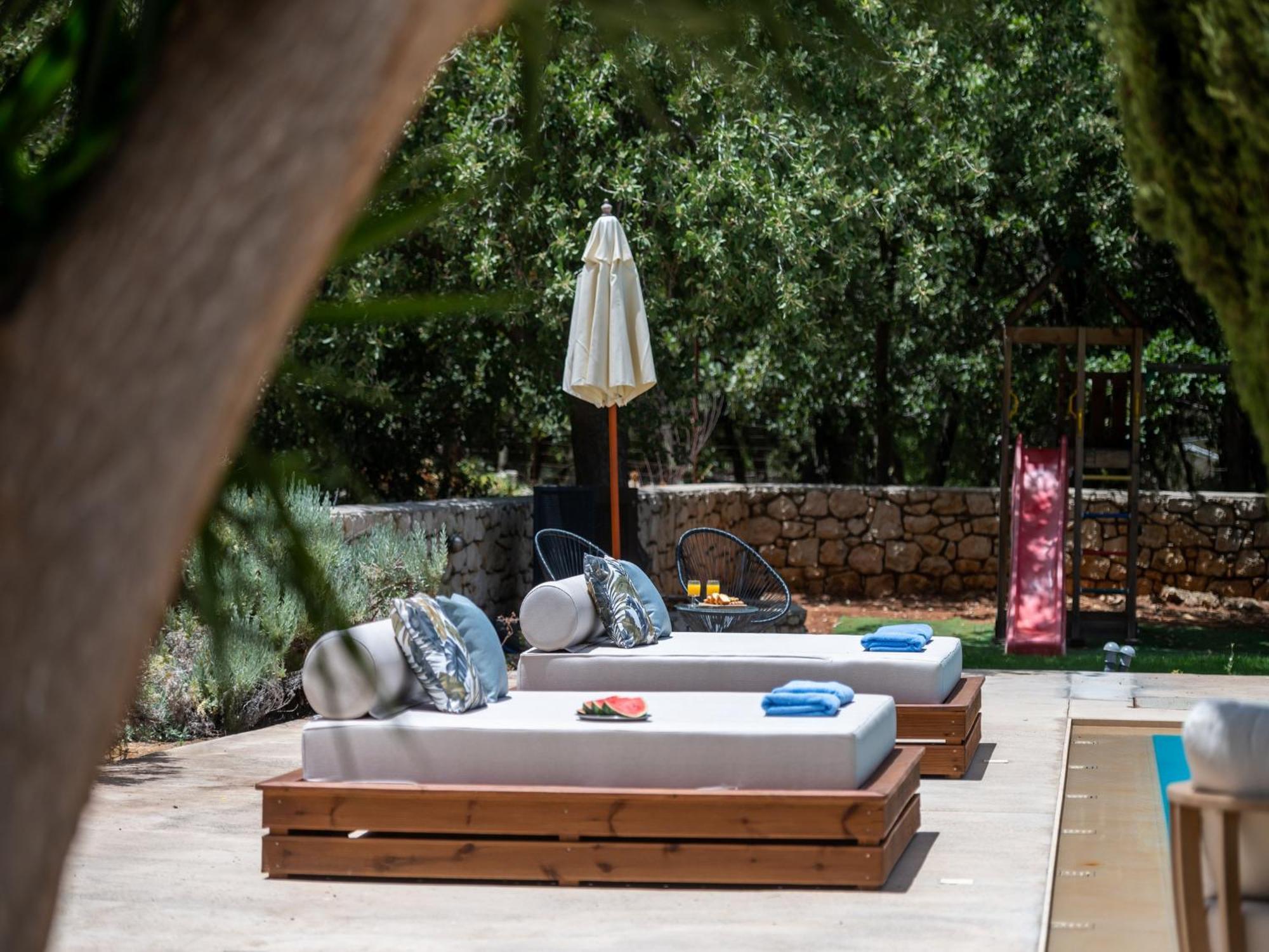 Villa Ellie - Heated Pool, Playground, Garden & Bbq! Vederoi Exterior foto
