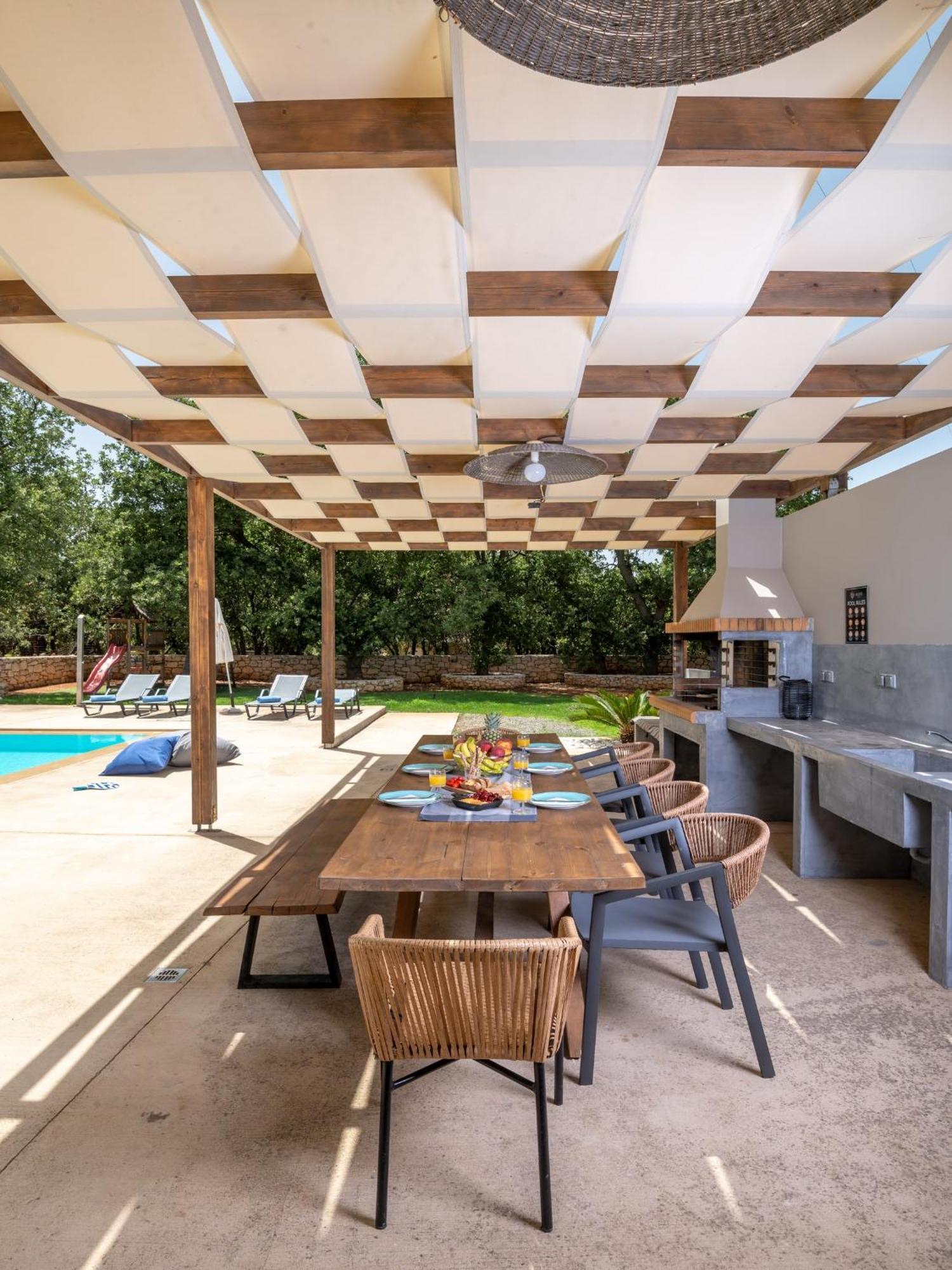Villa Ellie - Heated Pool, Playground, Garden & Bbq! Vederoi Exterior foto
