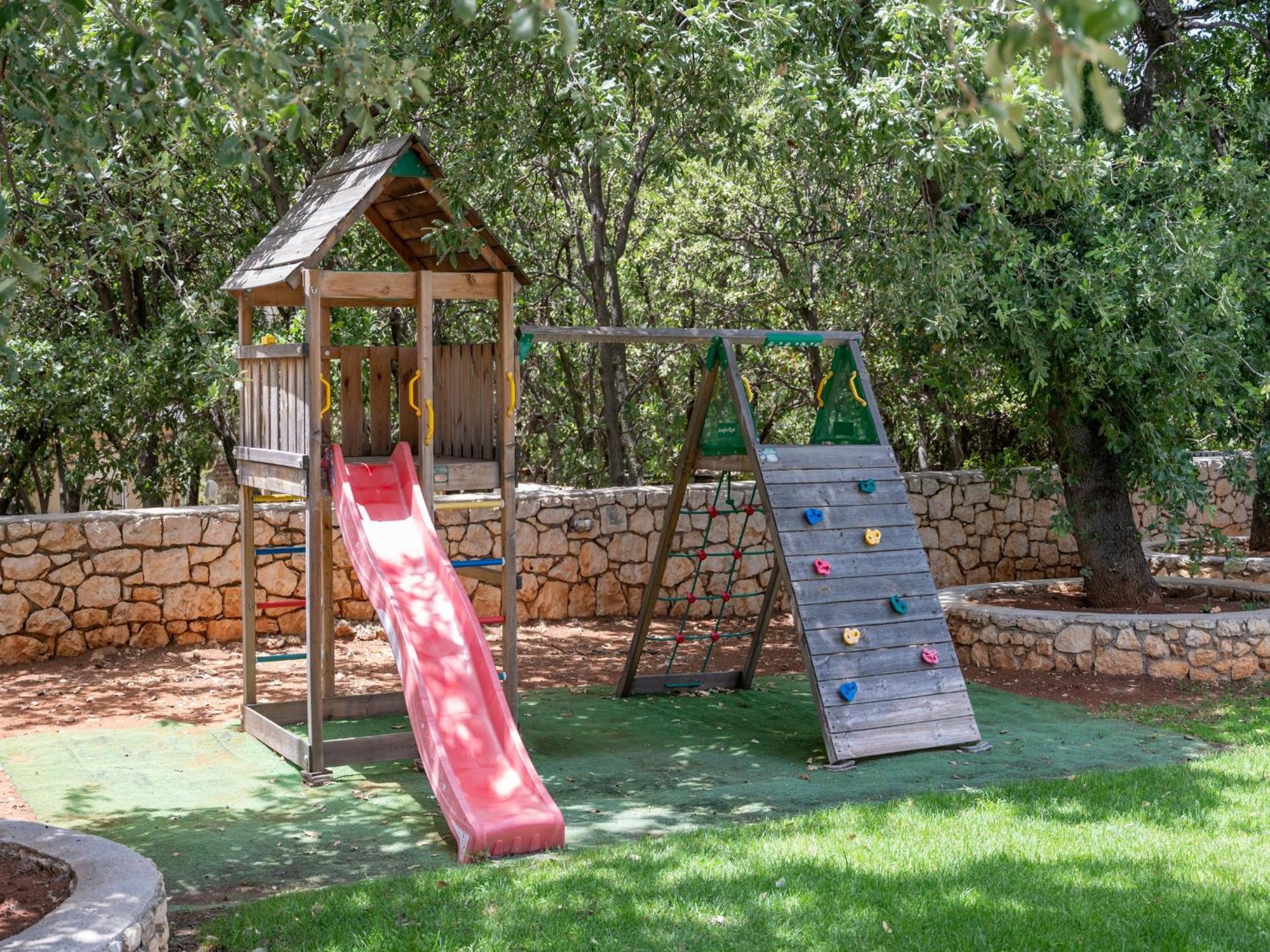 Villa Ellie - Heated Pool, Playground, Garden & Bbq! Vederoi Exterior foto